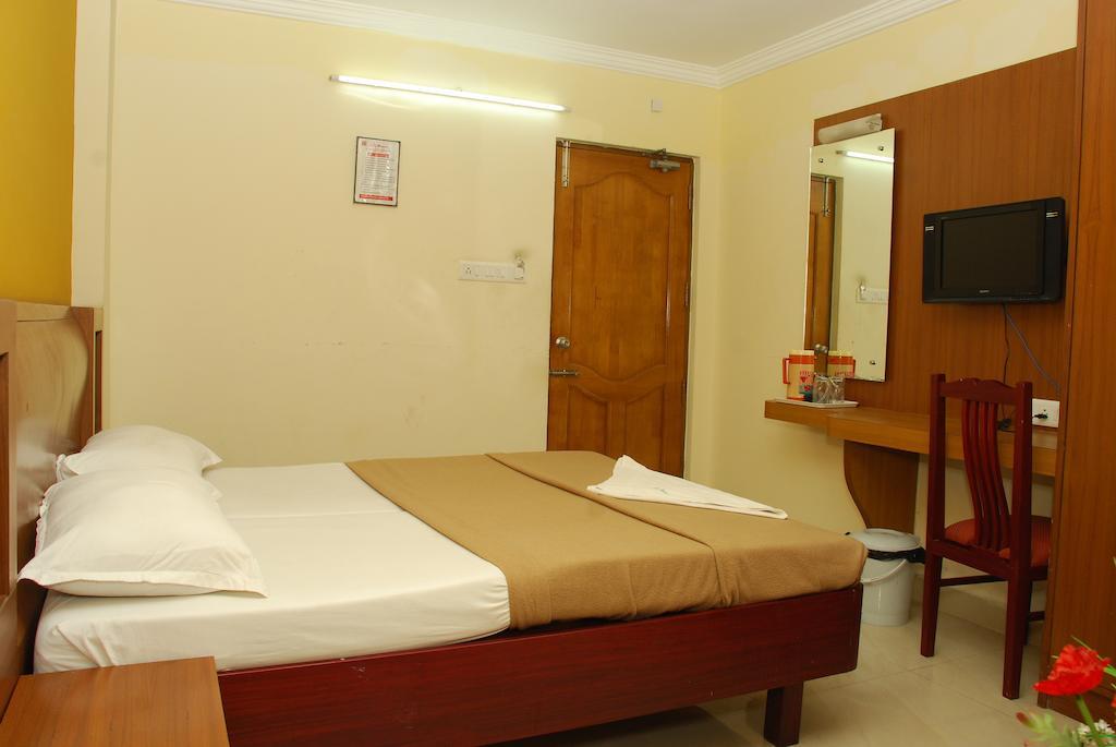 City Manor Otel Chennai Oda fotoğraf