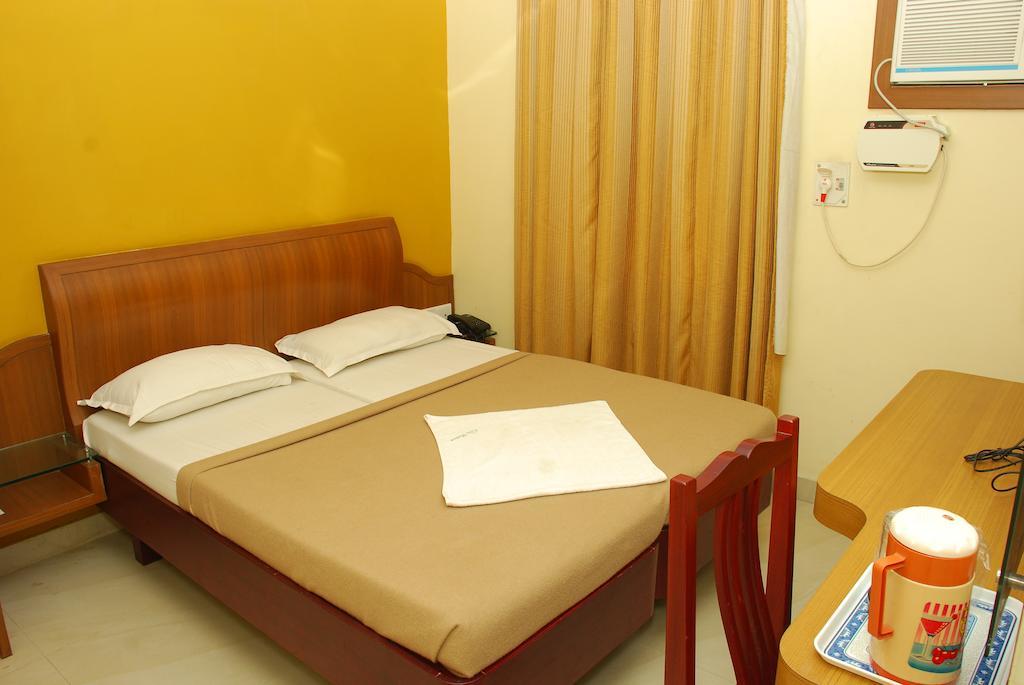City Manor Otel Chennai Oda fotoğraf